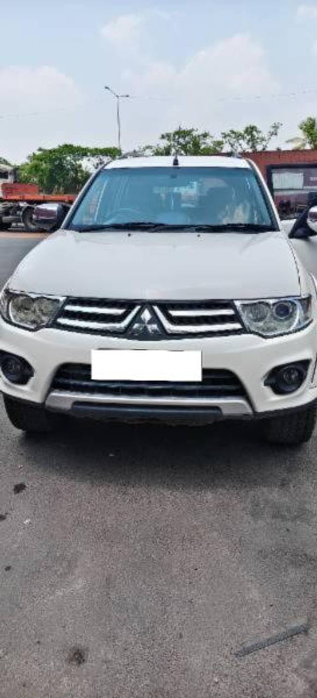 https://images10.gaadi.com/usedcar_image/4541289/original/processed_b7b8f8a4-93ea-40d5-959a-0a63e94c091a.jpg?imwidth=6400