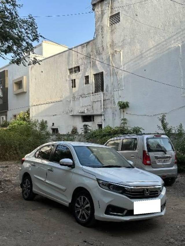 https://images10.gaadi.com/usedcar_image/4541303/original/processed_830d8b0b-3e85-4572-9dd2-afababb7bd78.jpeg?imwidth=6400