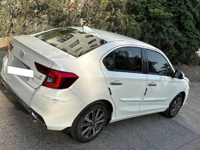 https://images10.gaadi.com/usedcar_image/4541303/original/processed_d50bfdc7-6e88-4a33-906c-cbbea5dbb84b.jpeg?imwidth=6401
