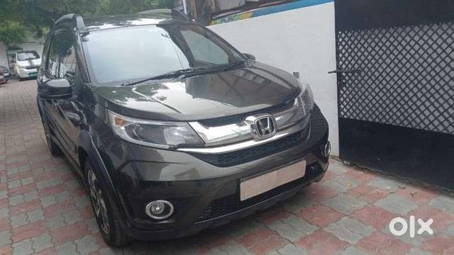 https://images10.gaadi.com/usedcar_image/4541322/original/processed_50fd16573db8b18ff9d3ee044b226209.jpg?imwidth=6400