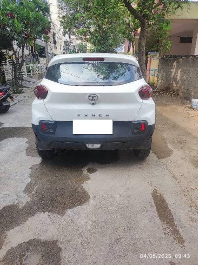 https://images10.gaadi.com/usedcar_image/4541328/original/processed_20fb1f6b-bdd2-48fc-b15e-e9b17b1e2c7b.jpg?imwidth=6400