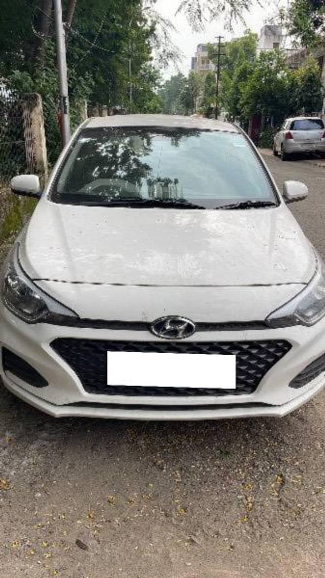 https://images10.gaadi.com/usedcar_image/4541345/original/processed_63ad1865-9604-44de-8e89-f5b2b2cff6d8.jpeg?imwidth=6400