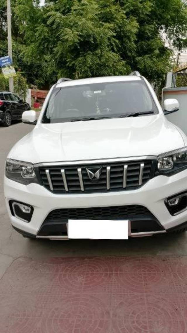 https://images10.gaadi.com/usedcar_image/4541371/original/processed_a1494260-8bb4-4443-9c5a-531b76d02c6e.jpg?imwidth=6402
