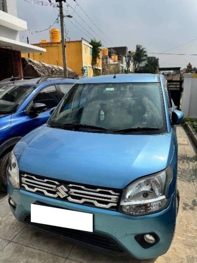 https://images10.gaadi.com/usedcar_image/4541378/original/processed_de311a70-41ee-4432-abd5-097f40088b6d.jpeg?imwidth=6400