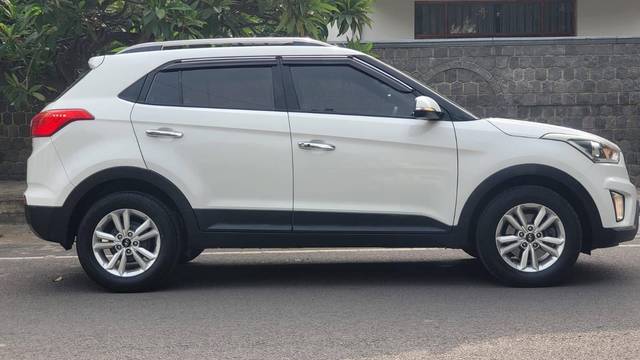 https://images10.gaadi.com/usedcar_image/4541380/original/processed_649e8661-6443-43e1-b220-d8aca2dacb3e.jpg?imwidth=6401