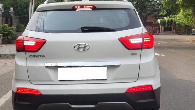 https://images10.gaadi.com/usedcar_image/4541380/original/processed_8fde6b10-8c36-4b02-8096-100affeb5df3.jpg?imwidth=6402