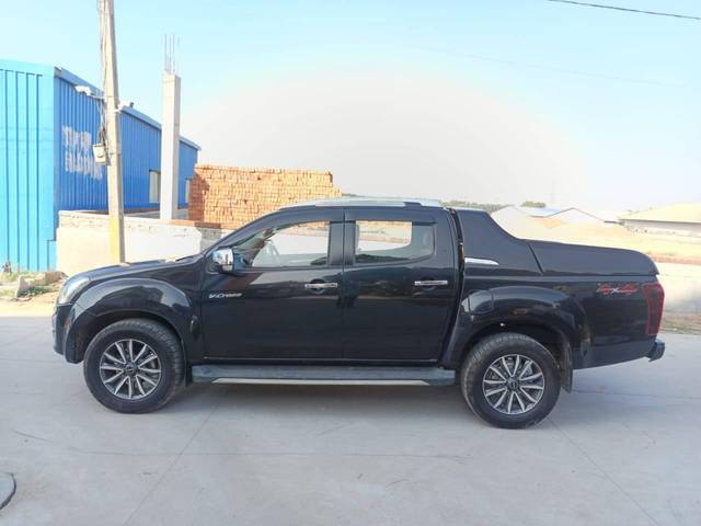 https://images10.gaadi.com/usedcar_image/4541396/original/processed_1cdcdd0041c5d3293d9afbaf85e4b0dd.jpg?imwidth=6402