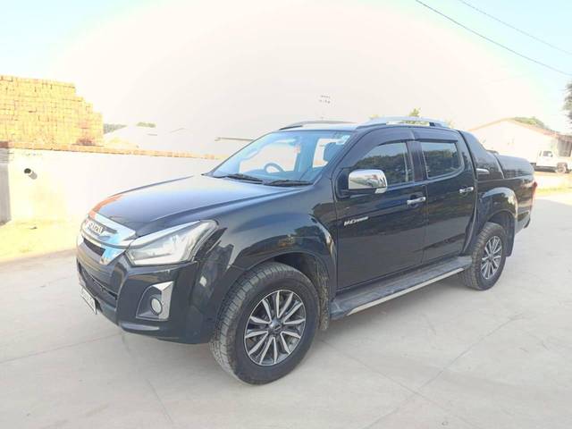 https://images10.gaadi.com/usedcar_image/4541396/original/processed_6089d51d571cb3c79b5ea22ccf1e37bf.jpg?imwidth=6400