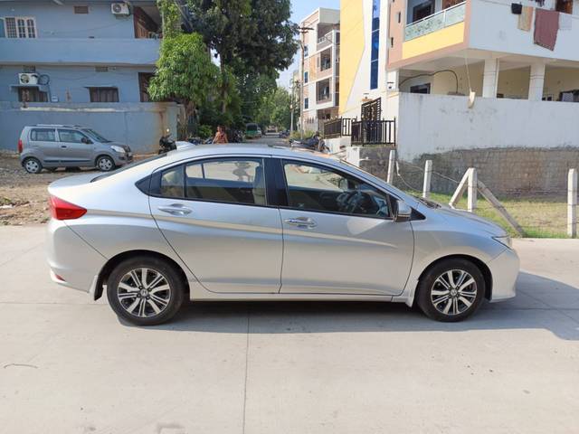 https://images10.gaadi.com/usedcar_image/4541416/original/a32b5a77c2096b01731c21147a8a72c9.jpg?imwidth=6401