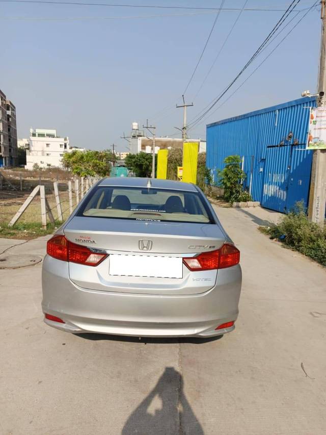 https://images10.gaadi.com/usedcar_image/4541416/original/processed_7b4c776af059387707b7240fe433f55d.jpg?imwidth=6402