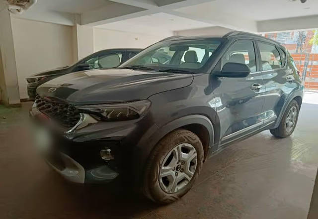 https://images10.gaadi.com/usedcar_image/4541424/original/0c155bbf-0a64-445a-a51a-43f6b2d5176a.?imwidth=6400