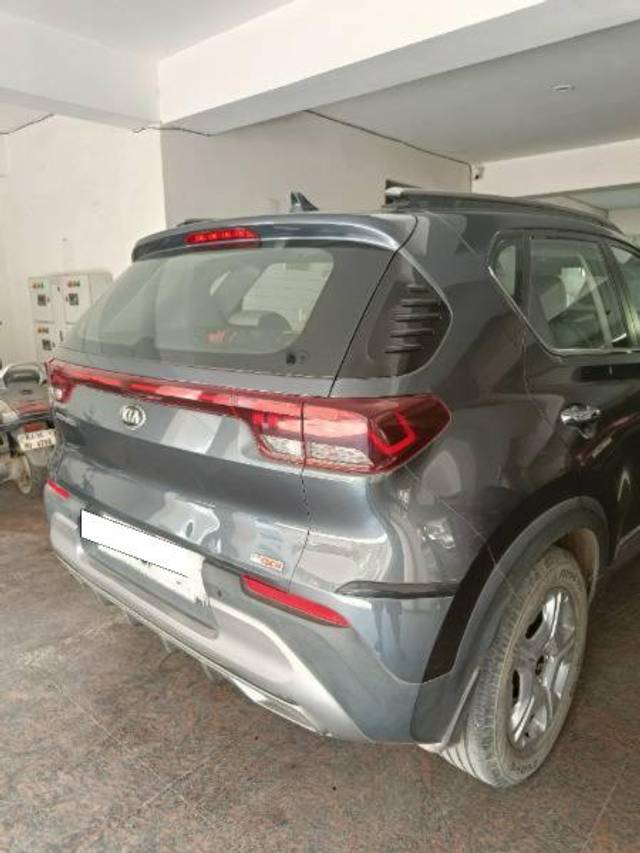 https://images10.gaadi.com/usedcar_image/4541424/original/processed_bc0a2b29-858f-4615-a43f-2d3a7c3a5cf2.jpg?imwidth=6401