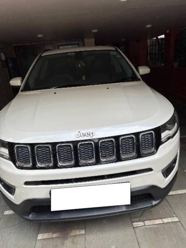 https://images10.gaadi.com/usedcar_image/4541443/original/processed_d37dba7e-82ff-40ab-b928-055224a4295b.jpg?imwidth=6400