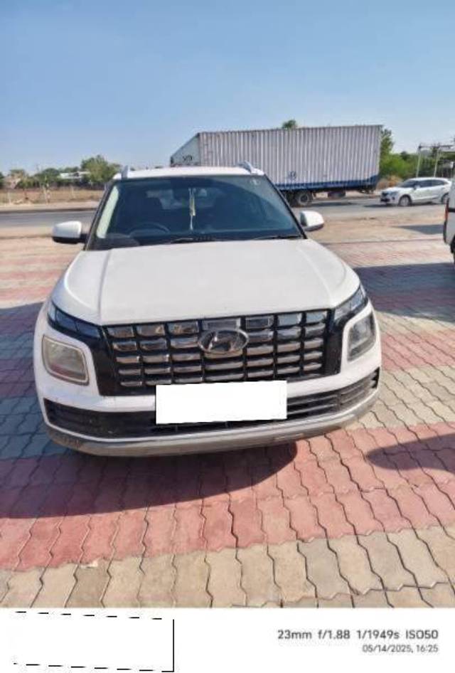 https://images10.gaadi.com/usedcar_image/4541454/original/processed_processed_3889a364-e7fb-4940-bcf8-666fae8108db.jpg?imwidth=6400