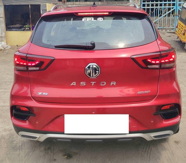 https://images10.gaadi.com/usedcar_image/4541484/original/processed_c5ce2f719c2eaa5f0f2538e9efac78c9.jpg?imwidth=6401