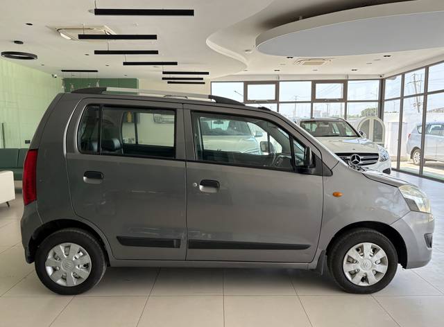 https://images10.gaadi.com/usedcar_image/4541491/original/074c94f0818e0f5b8198ce84a95f05e4.jpg?imwidth=6401