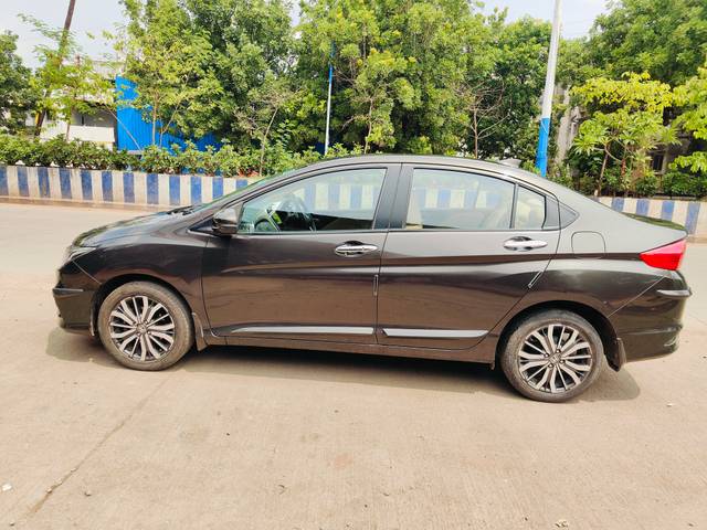 https://images10.gaadi.com/usedcar_image/4541503/original/d09349957f5ea07e3949f04e0d1410b0.jpg?imwidth=6402