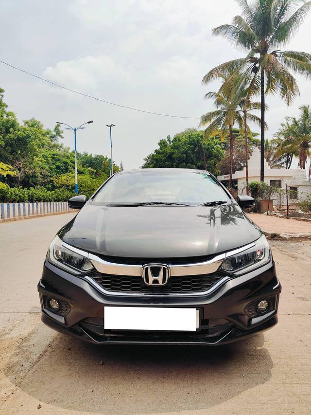 https://images10.gaadi.com/usedcar_image/4541503/original/processed_86bb1a599d9a7cdcd60443446aef3f5e.jpg?imwidth=6400