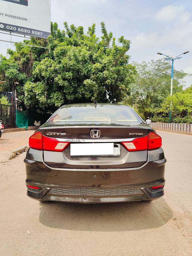 https://images10.gaadi.com/usedcar_image/4541503/original/processed_ce61bcad35456c552550d926590d1037.jpg?imwidth=6401