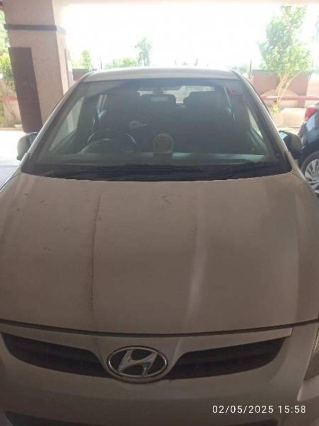 https://images10.gaadi.com/usedcar_image/4541518/original/processed_9eef7545-1170-4cbb-8c52-00ca8d805c82.jpg?imwidth=6400