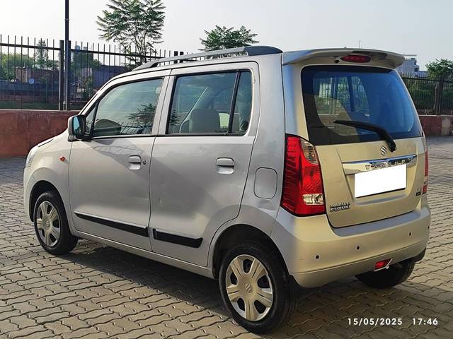 https://images10.gaadi.com/usedcar_image/4541525/original/processed_fdfb9e8e02d75a282b16be4011d130c4.jpeg?imwidth=6401