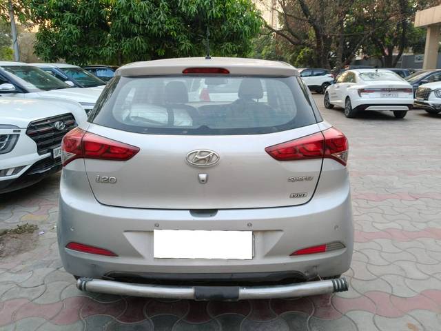 https://images10.gaadi.com/usedcar_image/4541539/original/processed_81be4438cb93919eaa55f87556e00656.jpg?imwidth=6402