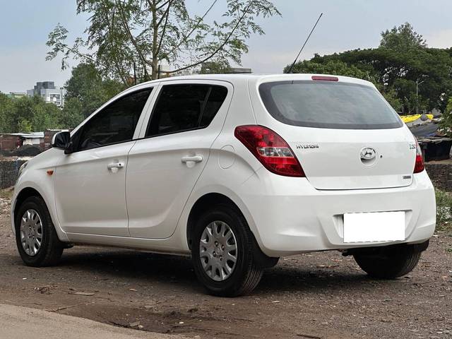 https://images10.gaadi.com/usedcar_image/4541543/original/processed_7c07a2c00416c73cfccaaaeb6dc98d97.jpg?imwidth=6402