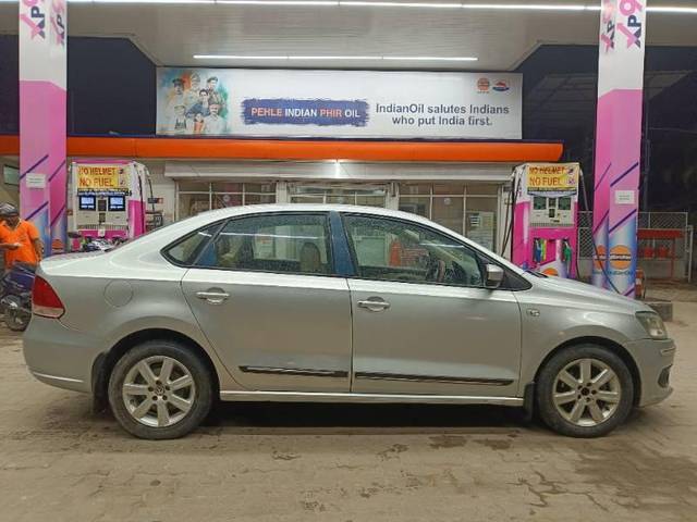 https://images10.gaadi.com/usedcar_image/4541546/original/processed_e24003c2-54d7-420f-8674-ed73f659e640.jpg?imwidth=6401