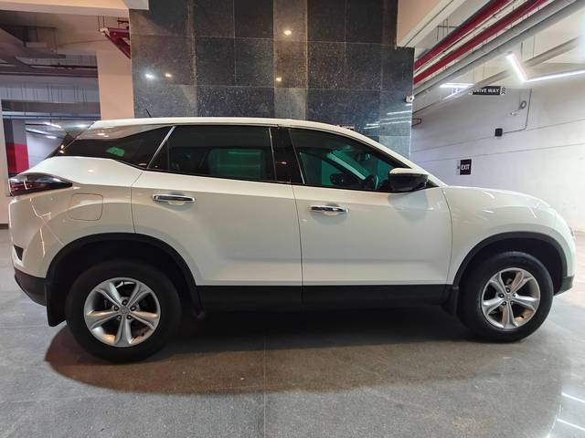 https://images10.gaadi.com/usedcar_image/4541552/original/processed_dfe05d65dbf216f3b5597c4ec7b04af4.jpg?imwidth=6401