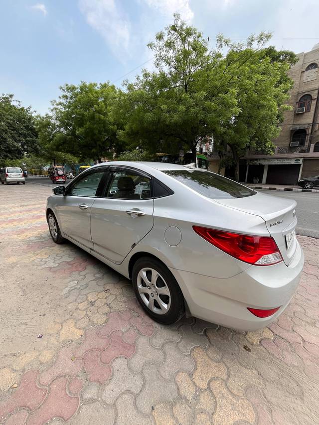 https://images10.gaadi.com/usedcar_image/4541554/original/processed_a969490af975d85db536fe9f547f206e.jpg?imwidth=6402