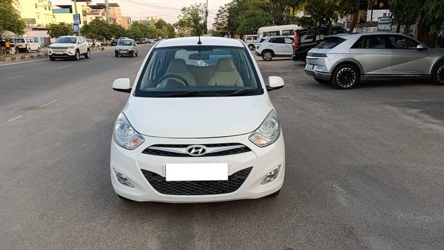 https://images10.gaadi.com/usedcar_image/4541556/original/processed_1392aaa405b353d56298e96601239a08.jpg?imwidth=6401