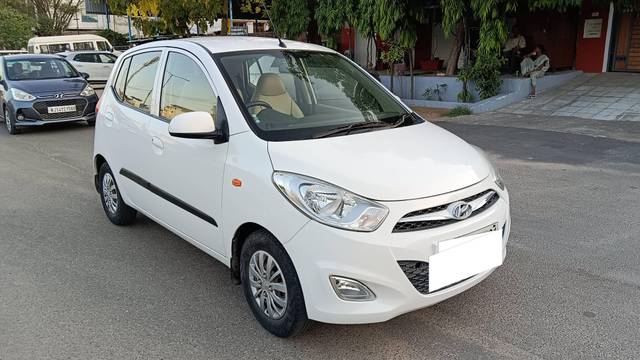https://images10.gaadi.com/usedcar_image/4541556/original/processed_b8305ac14c684ed0694faab7288d2bfc.jpg?imwidth=6402