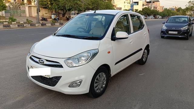 https://images10.gaadi.com/usedcar_image/4541556/original/processed_ef4819baf273a3f172815567c8118d7d.jpg?imwidth=6400