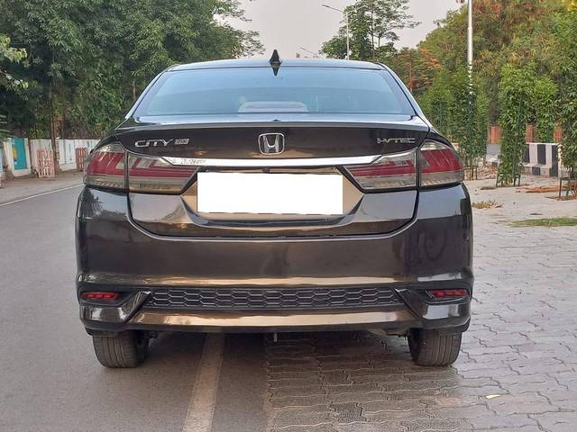 https://images10.gaadi.com/usedcar_image/4541605/original/processed_338e7eacae60a95d50c64ce7182c4180.jpg?imwidth=6402
