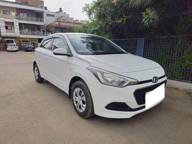 https://images10.gaadi.com/usedcar_image/4541609/original/processed_58e5539e37bb187bc0a5d2e2500062ef.jpg?imwidth=6400