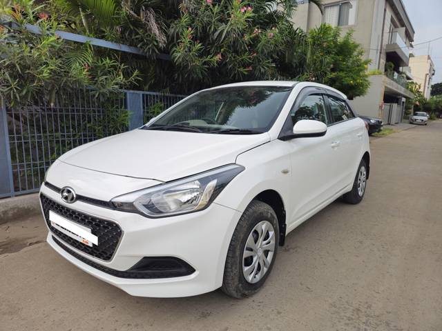 https://images10.gaadi.com/usedcar_image/4541609/original/processed_59ac7bc0dde8988bb2a61cbfe92c032c.jpg?imwidth=6402