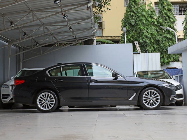 https://images10.gaadi.com/usedcar_image/4541615/original/396b532c804d154f8863ec20fbb58453.jpg?imwidth=6401