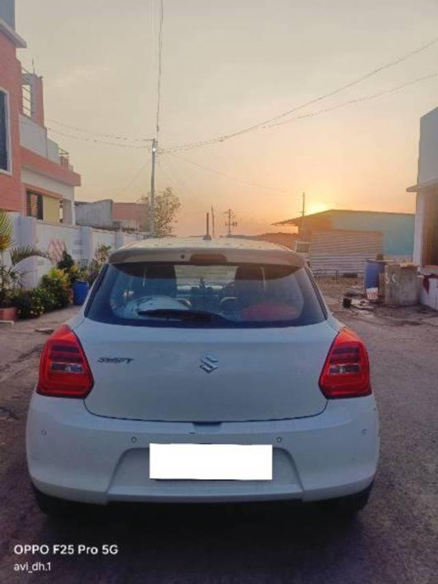 https://images10.gaadi.com/usedcar_image/4541627/original/processed_25e751ab-82d8-4001-9985-4741a6dcebe8.jpg?imwidth=6402