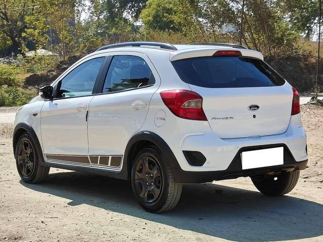 https://images10.gaadi.com/usedcar_image/4541629/original/processed_1f2b52f97c318e2f0ffb56598151a32d.jpg?imwidth=6402