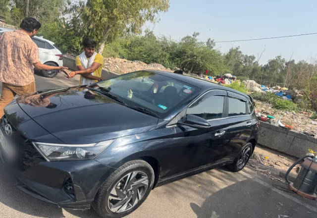 https://images10.gaadi.com/usedcar_image/4541675/original/7df268e3-1abf-49b2-b666-9b53eb9183ed.?imwidth=6401