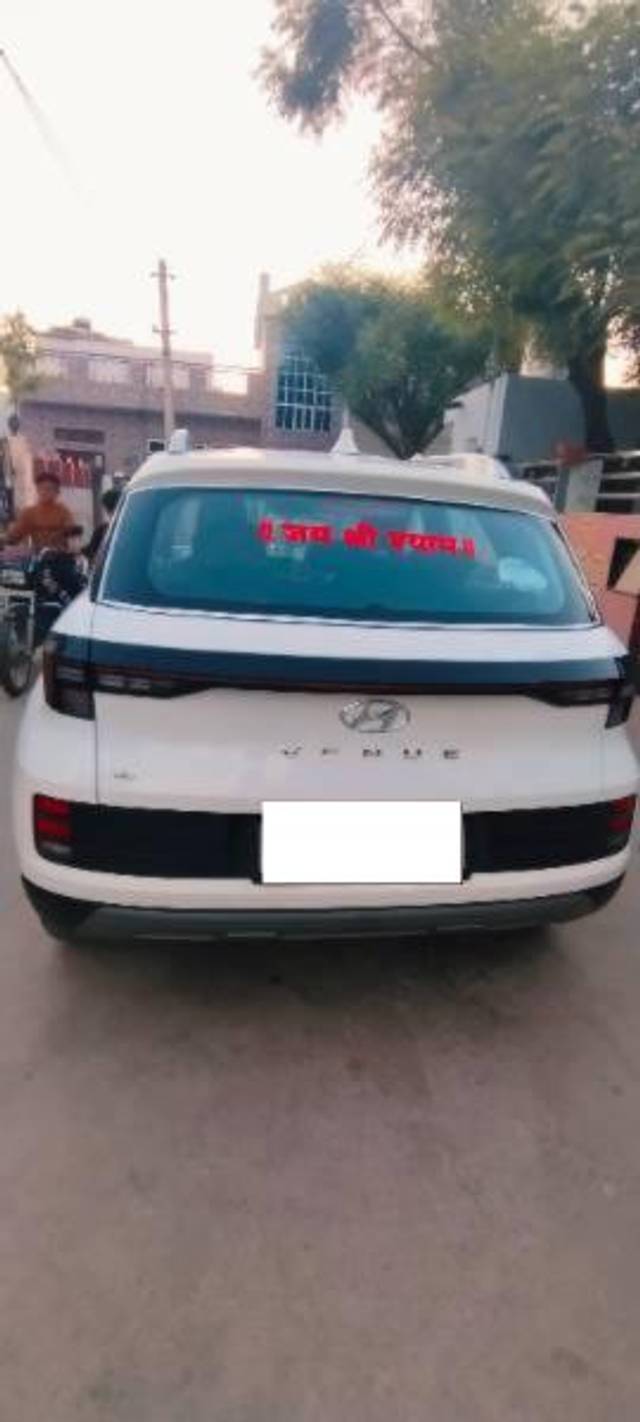 https://images10.gaadi.com/usedcar_image/4541686/original/processed_13f6db1c-c194-4dc3-afd6-efaa1bd7123c.jpg?imwidth=6401