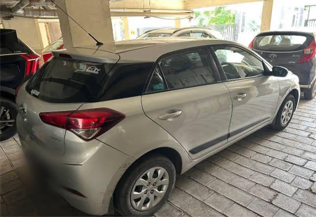 https://images10.gaadi.com/usedcar_image/4541691/original/d922f3d7-2389-42e1-906f-52e37a45d335.?imwidth=6400