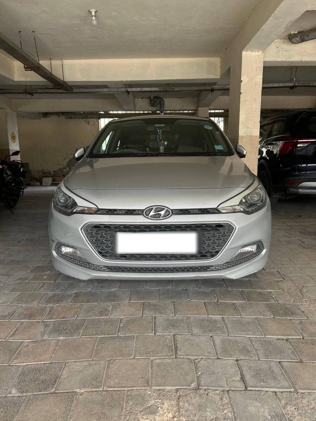 https://images10.gaadi.com/usedcar_image/4541691/original/processed_processed_968898e4-2e0d-4b02-b79e-dbf5e4648492.jpg?imwidth=6401