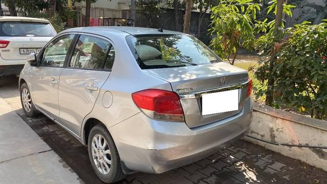 https://images10.gaadi.com/usedcar_image/4541716/original/processed_d83e45da-9230-4f0d-9777-2ee68beedc1d.jpeg?imwidth=6402