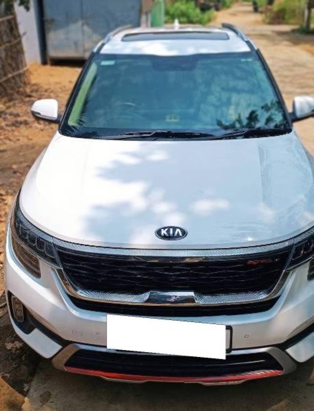 https://images10.gaadi.com/usedcar_image/4541717/original/processed_08b9106d-8e6b-4014-88d3-eae4fed15d73.jpg?imwidth=6402