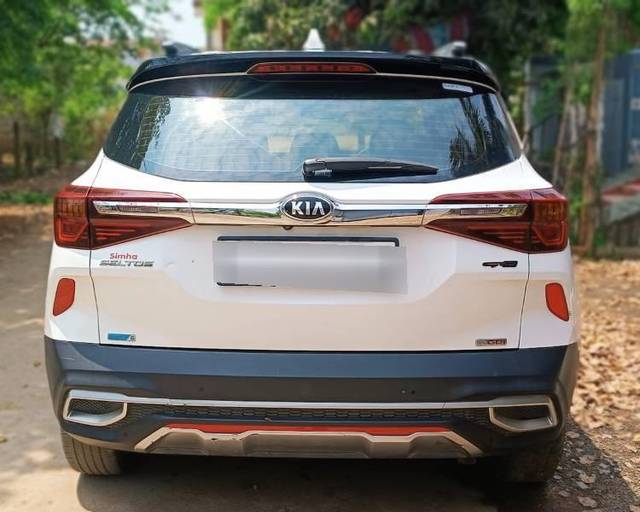 https://images10.gaadi.com/usedcar_image/4541717/original/processed_0db30e81-5ab5-457f-999d-27c4458848be.jpg?imwidth=6401