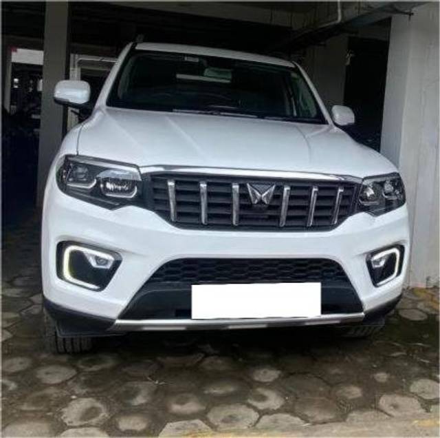 https://images10.gaadi.com/usedcar_image/4541722/original/processed_d2d6a155-bfec-4fcb-aafa-26ad34d96c08.jpg?imwidth=6400