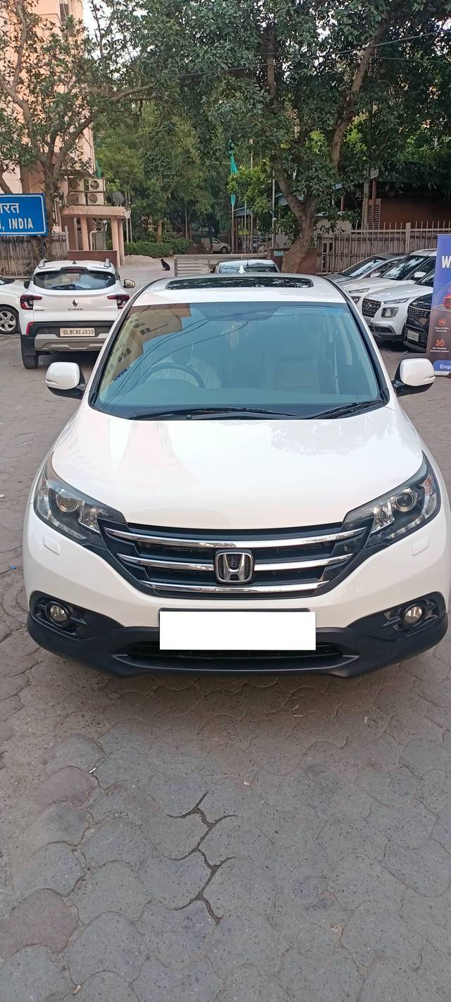 https://images10.gaadi.com/usedcar_image/4541728/original/processed_a3bf0f4106207b2249e7cd2c6c175fb1.jpg?imwidth=6402
