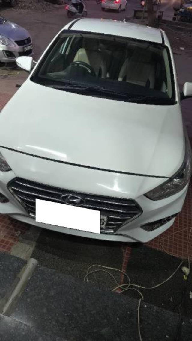 https://images10.gaadi.com/usedcar_image/4541747/original/processed_26effdfc-8d95-4293-9923-24b229d32859.jpg?imwidth=6400