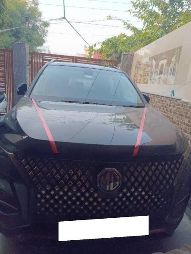 https://images10.gaadi.com/usedcar_image/4541752/original/processed_2cf91aa4-74fe-4395-bd25-bbd675202f0e.jpg?imwidth=6400